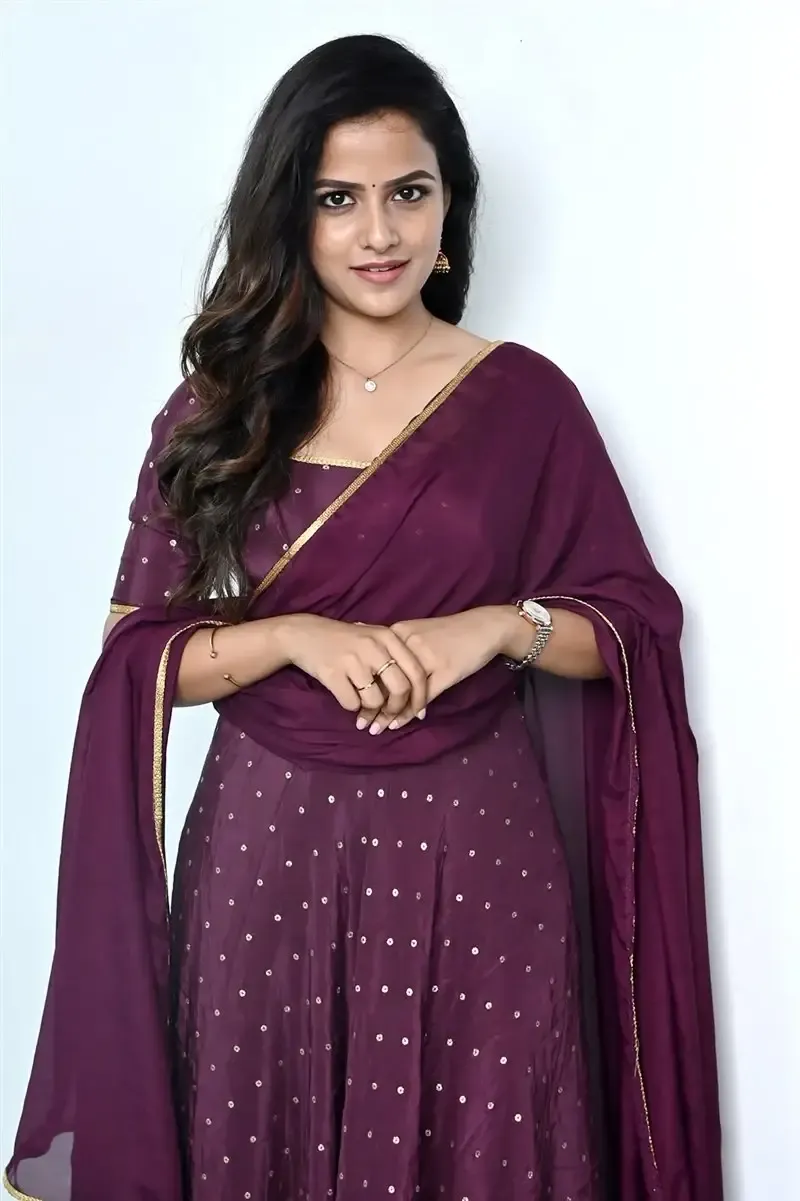 Indian Actress Vaishnavi Chaitanya Images In Marron Saree